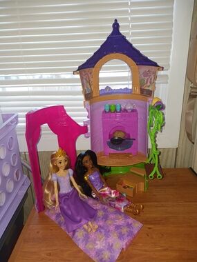 Disney Princess Rapunzel Tower Playset With 2 dolls Jasmine Rapunzel Dollhouse